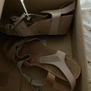 Taos wedge Velcro sandal